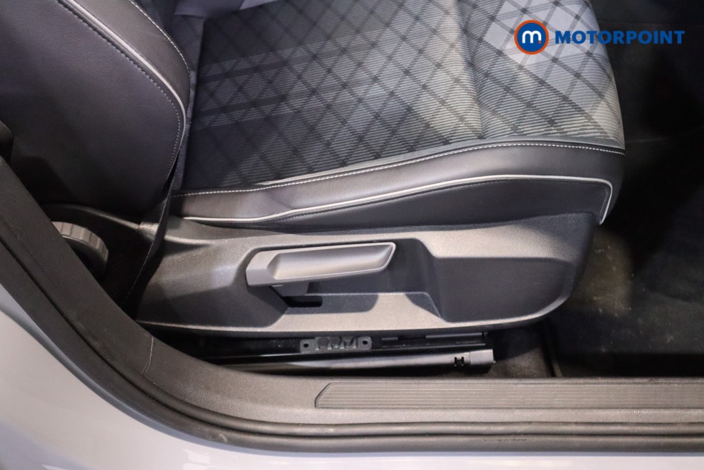 Volkswagen Golf R-Line Manual Petrol Hatchback - Stock Number (1596766) - 16th supplementary image