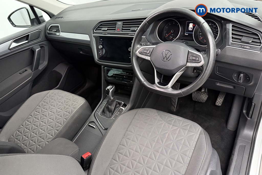 Volkswagen Tiguan Life Automatic Petrol SUV - Stock Number (1592834) - 1st supplementary image