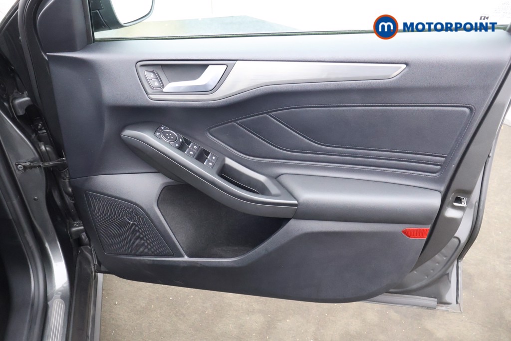 Ford Focus Titanium Manual Petrol Hatchback - Stock Number (1592980) - 10th supplementary image