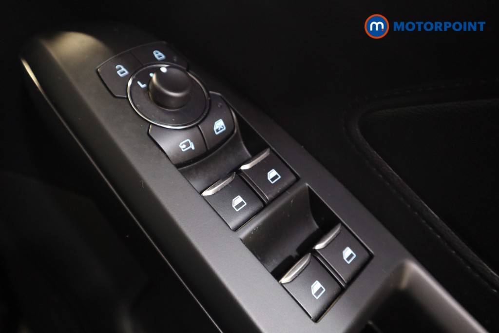 Ford Focus St-Line Vignale Manual Petrol Hatchback - Stock Number (1595244) - 12th supplementary image