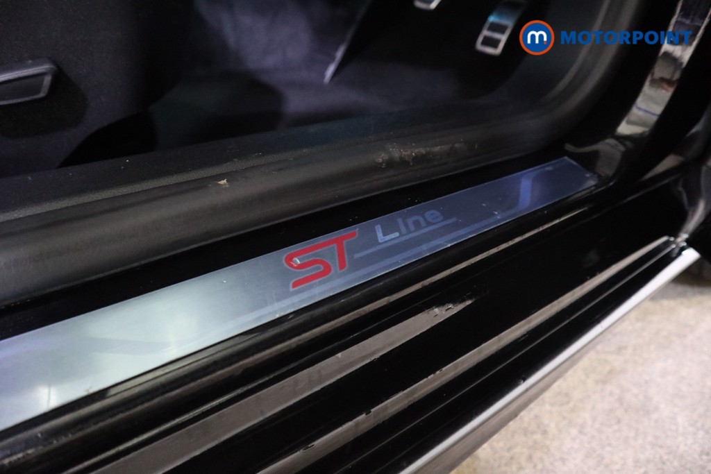 Ford Focus St-Line Vignale Manual Petrol Hatchback - Stock Number (1595244) - 13th supplementary image