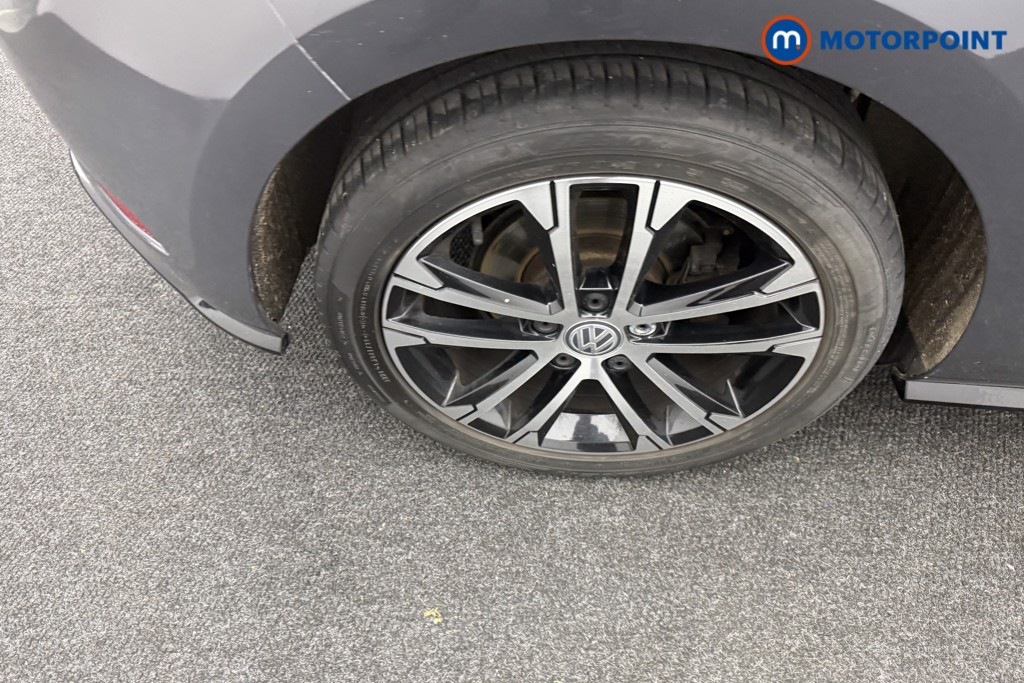 Volkswagen Golf R-Line Manual Petrol Hatchback - Stock Number (1596171) - 5th supplementary image