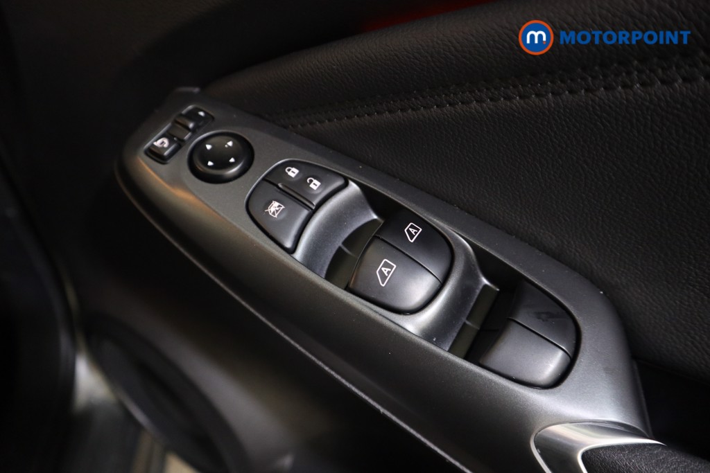 Nissan Juke N-Connecta Automatic Petrol SUV - Stock Number (1556161) - 13th supplementary image