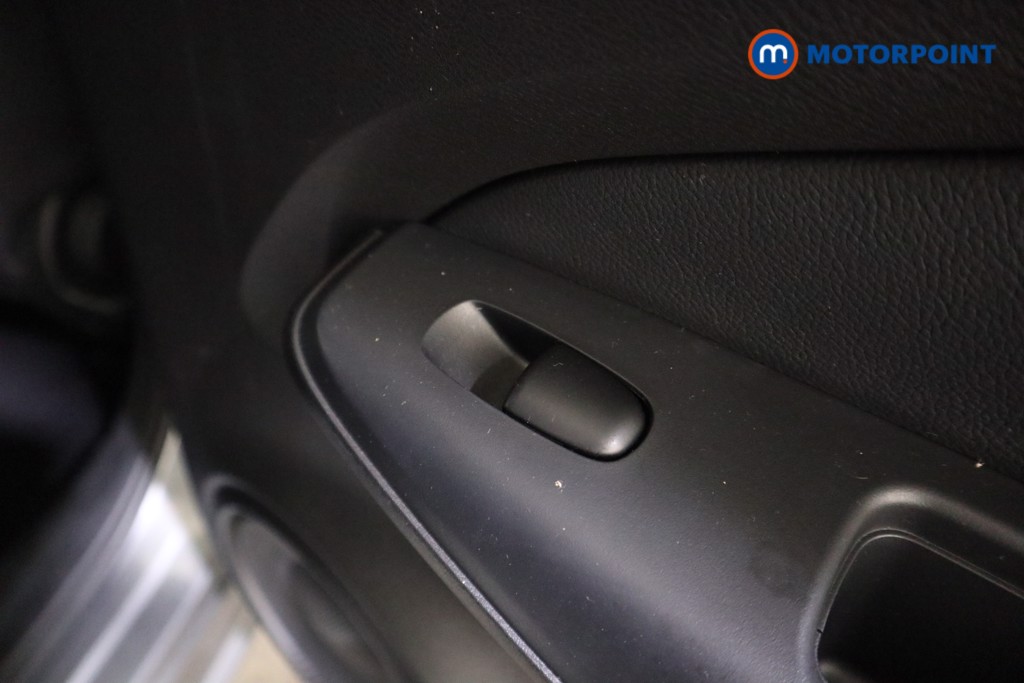 Nissan Juke N-Connecta Automatic Petrol SUV - Stock Number (1556161) - 18th supplementary image