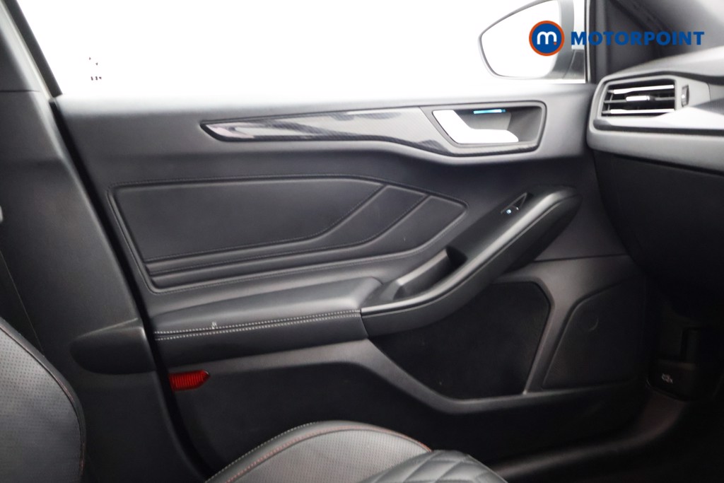 Ford Focus St-Line Vignale Manual Petrol Hatchback - Stock Number (1588440) - 9th supplementary image