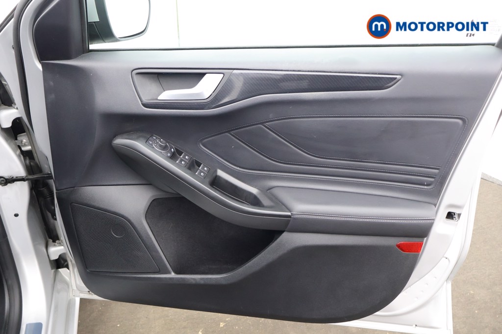 Ford Focus St-Line Vignale Manual Petrol Hatchback - Stock Number (1588440) - 11th supplementary image
