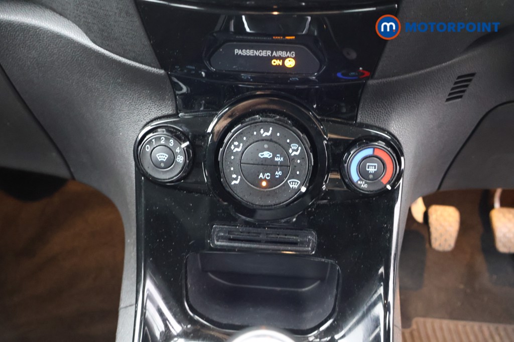 Ford Fiesta Zetec Manual Diesel Hatchback - Stock Number (1588845) - 5th supplementary image