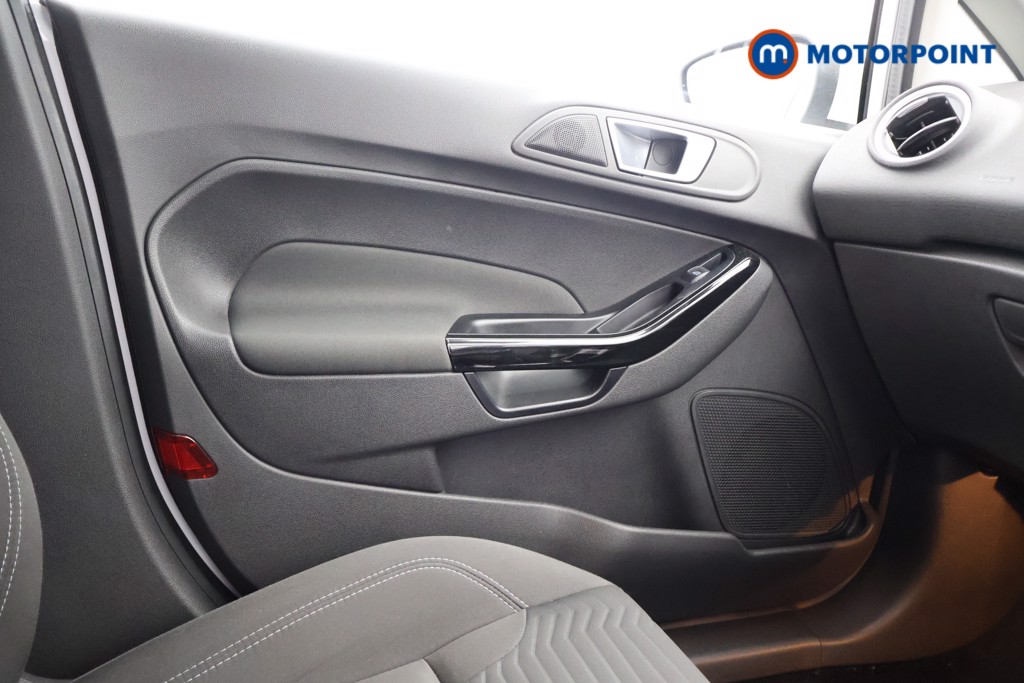 Ford Fiesta Zetec Manual Diesel Hatchback - Stock Number (1588845) - 8th supplementary image