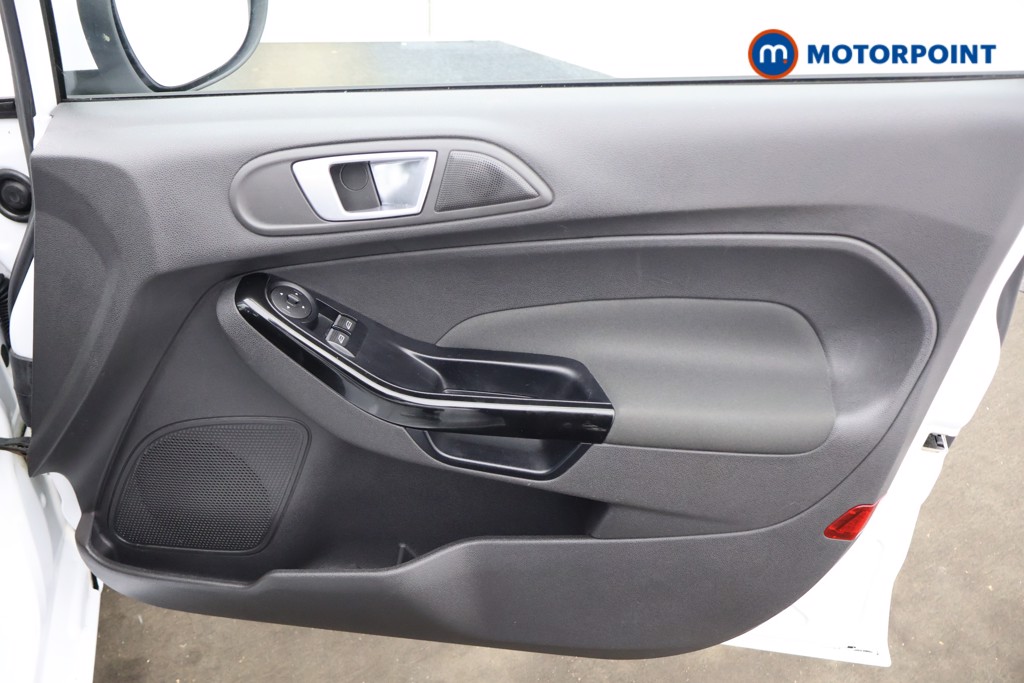 Ford Fiesta Zetec Manual Diesel Hatchback - Stock Number (1588845) - 9th supplementary image