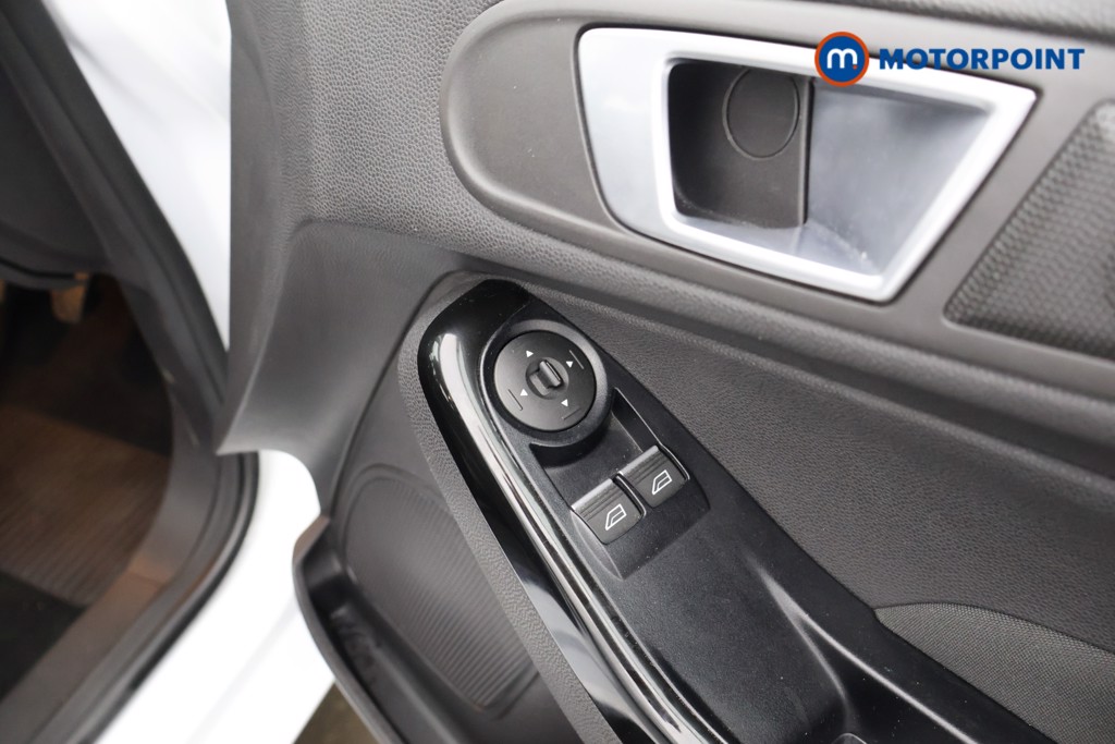 Ford Fiesta Zetec Manual Diesel Hatchback - Stock Number (1588845) - 10th supplementary image