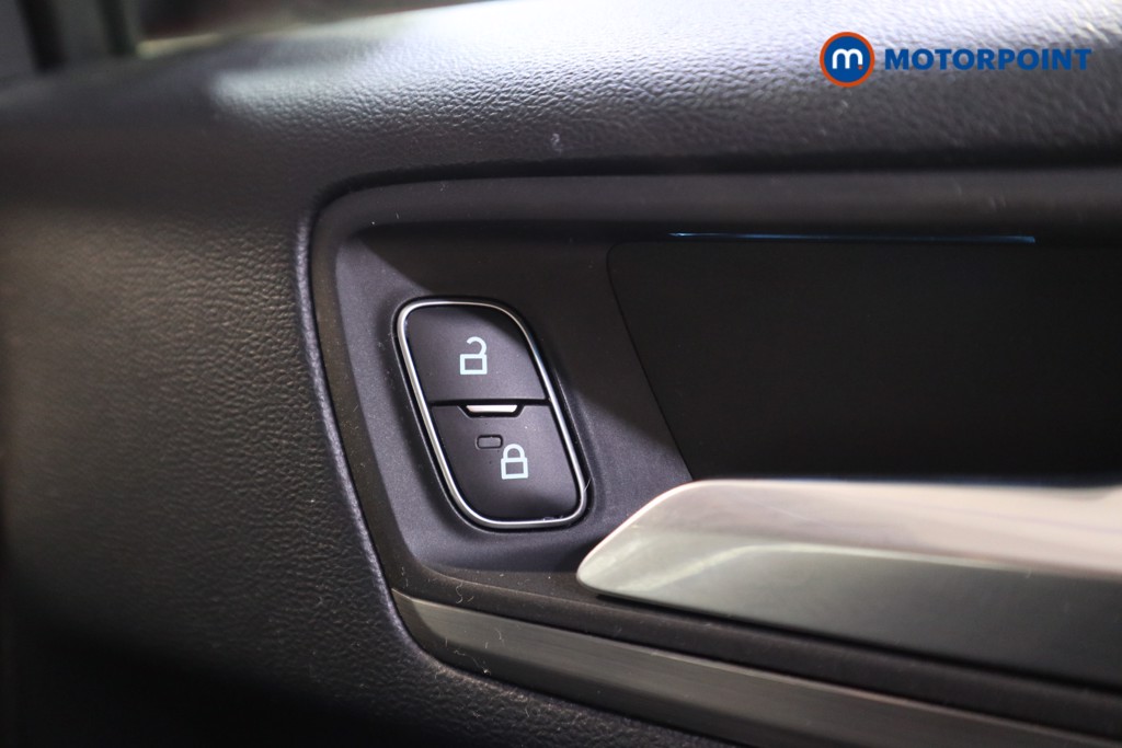 Ford Focus Titanium Manual Petrol Hatchback - Stock Number (1591985) - 13th supplementary image