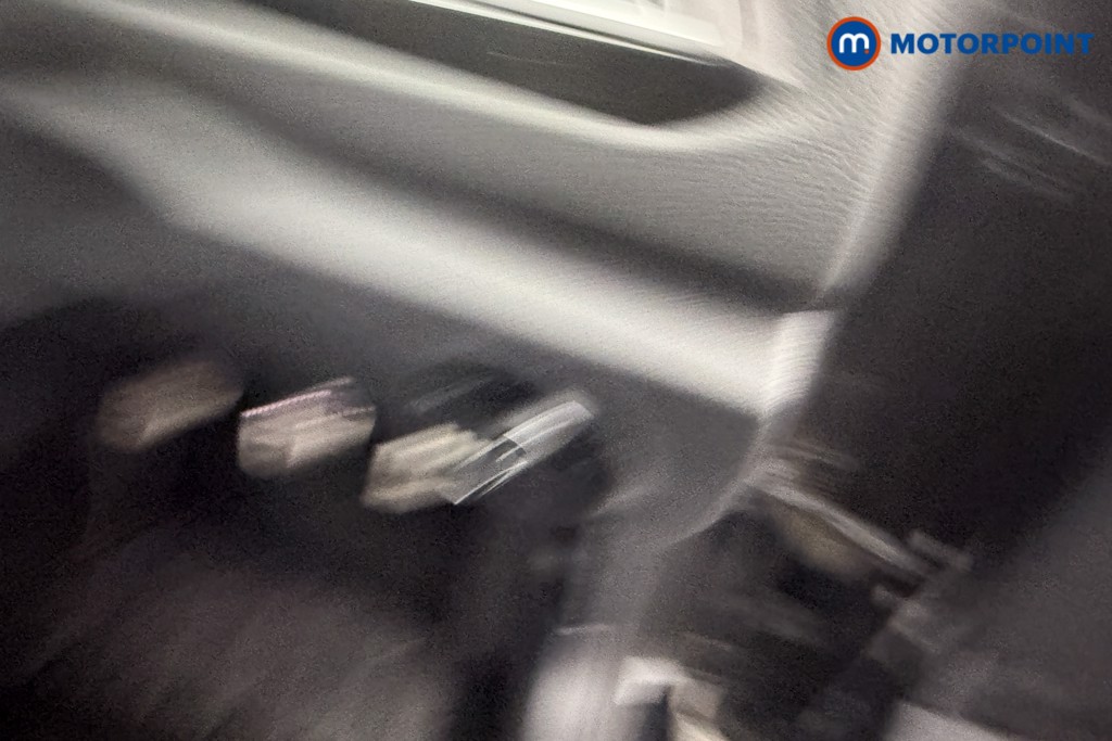 Volkswagen T-Roc R-Line Manual Diesel SUV - Stock Number (1592062) - 12th supplementary image