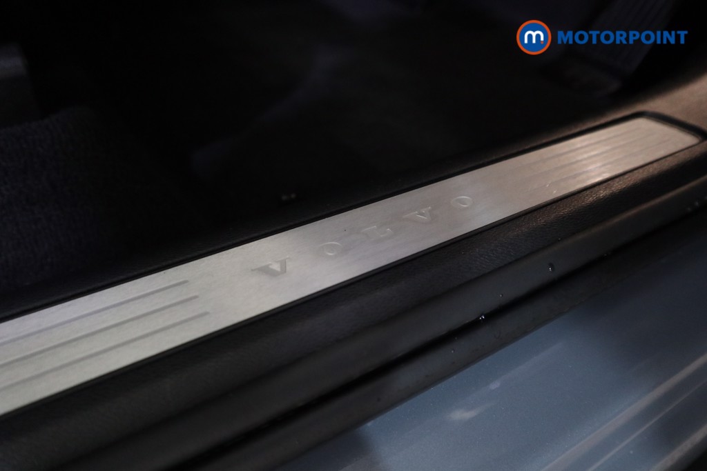 Volvo Xc60 Plus Automatic Diesel SUV - Stock Number (1594472) - 13th supplementary image