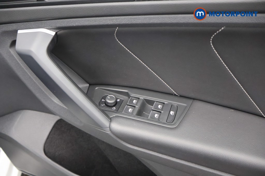 Volkswagen Tiguan R-Line Automatic Petrol SUV - Stock Number (1597025) - 12th supplementary image