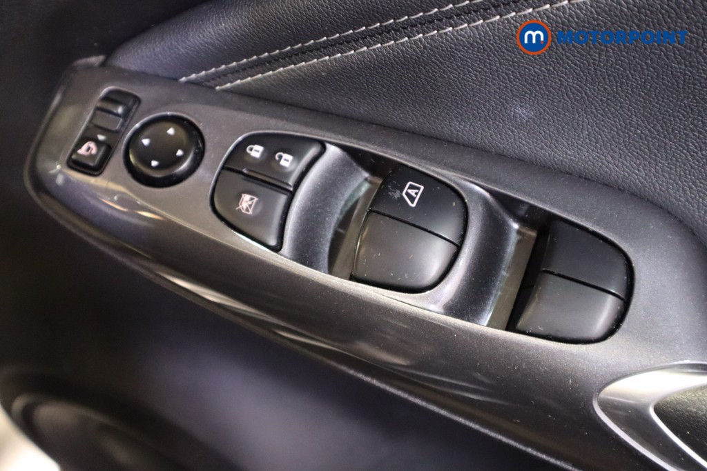 Nissan Juke N-Connecta Automatic Petrol SUV - Stock Number (1597723) - 12th supplementary image