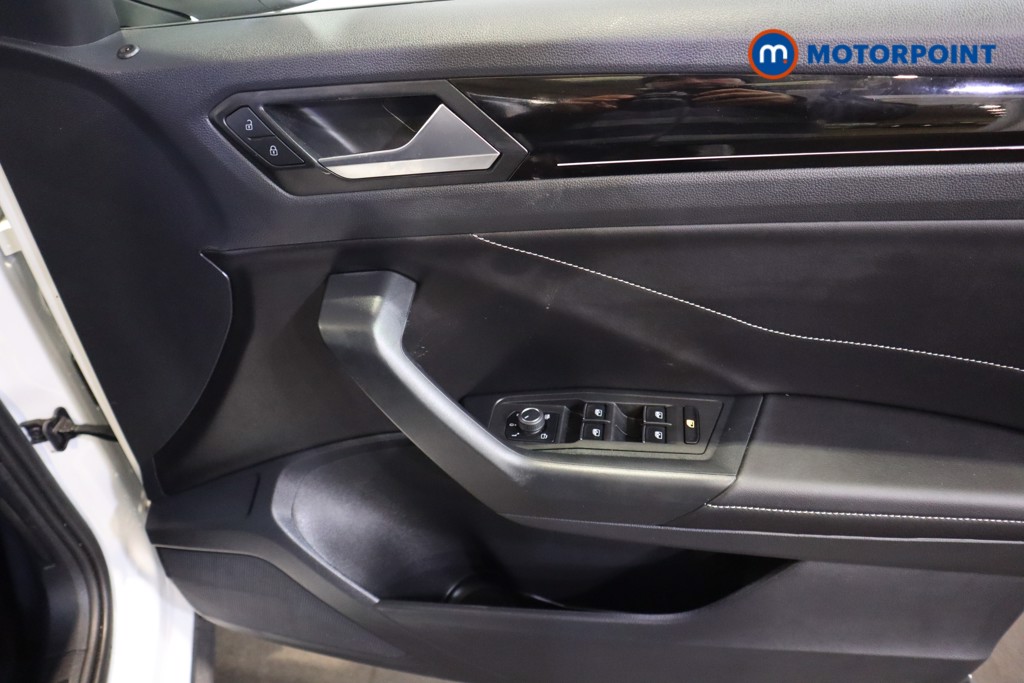 Volkswagen T-Roc R-Line Automatic Petrol SUV - Stock Number (1597857) - 9th supplementary image