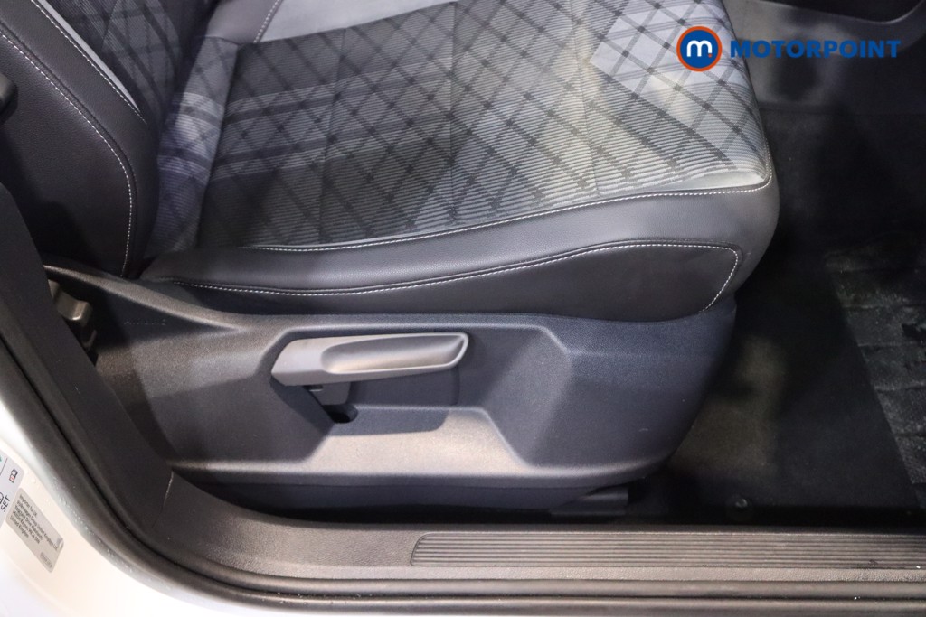 Volkswagen T-Roc R-Line Automatic Petrol SUV - Stock Number (1597857) - 16th supplementary image