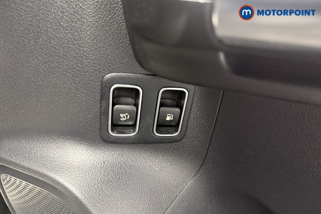 Mercedes-Benz GLA Exclusive Edition Automatic Petrol Plug-In Hybrid SUV - Stock Number (1598742) - 10th supplementary image