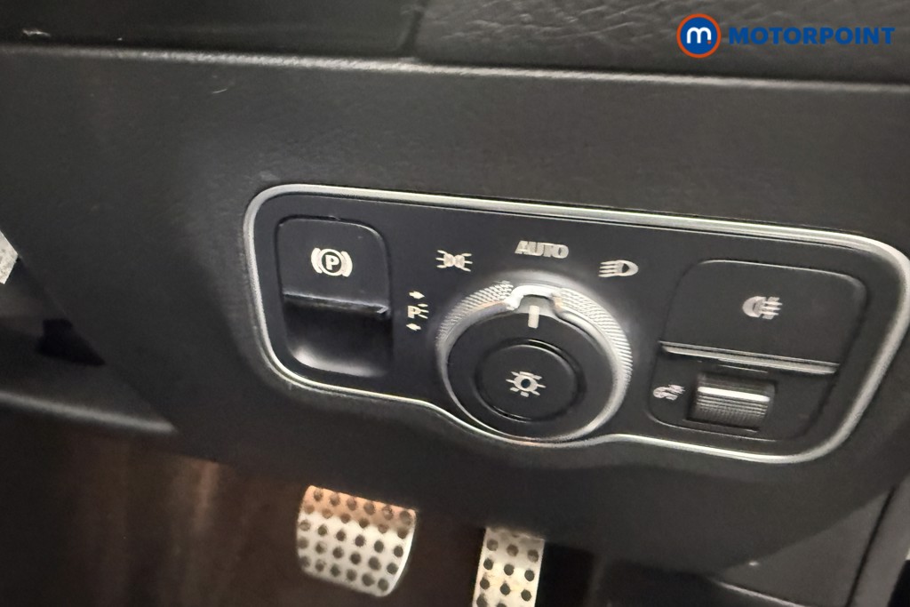 Mercedes-Benz GLA Exclusive Edition Automatic Petrol Plug-In Hybrid SUV - Stock Number (1598742) - 14th supplementary image