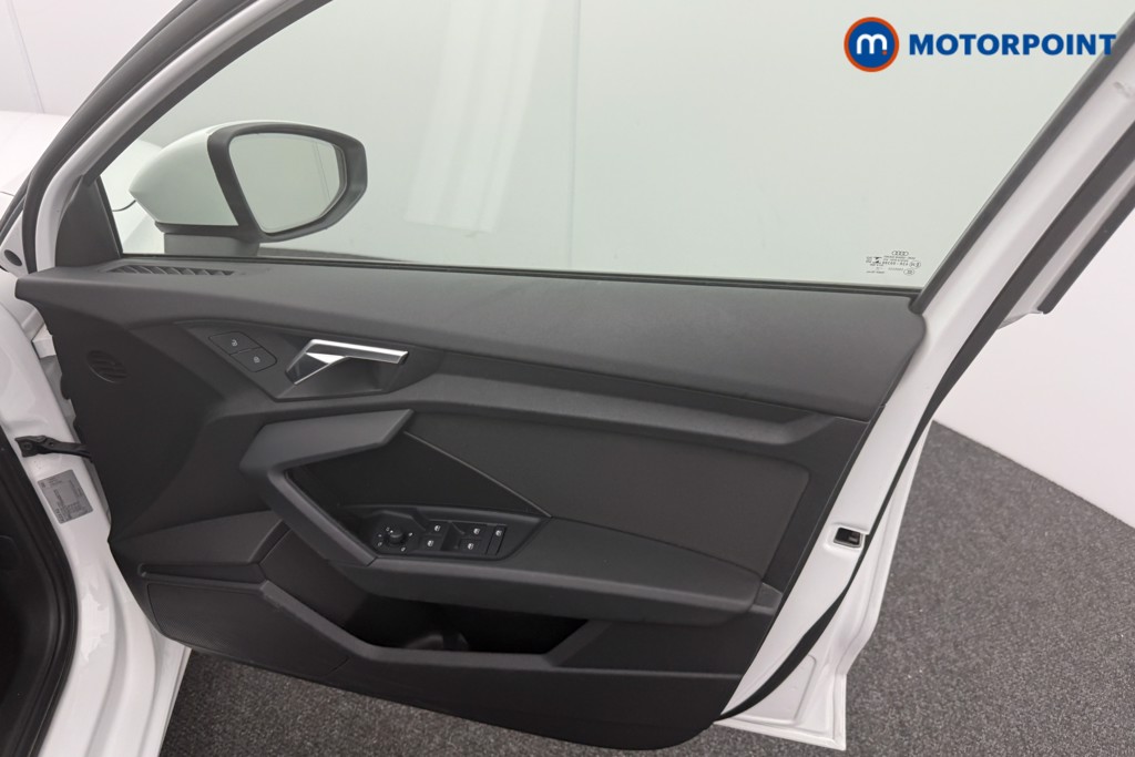 Audi A3 Technik Manual Petrol Hatchback - Stock Number (1598751) - 9th supplementary image