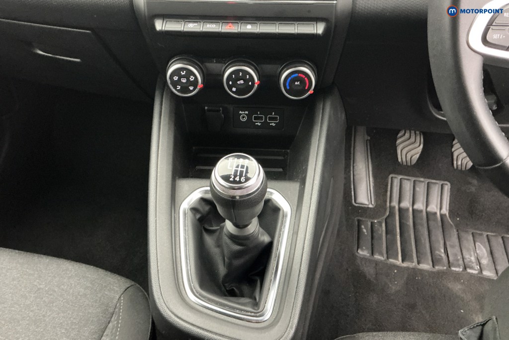 Renault Clio Iconic Manual Petrol Hatchback - Stock Number (1588425) - 12th supplementary image