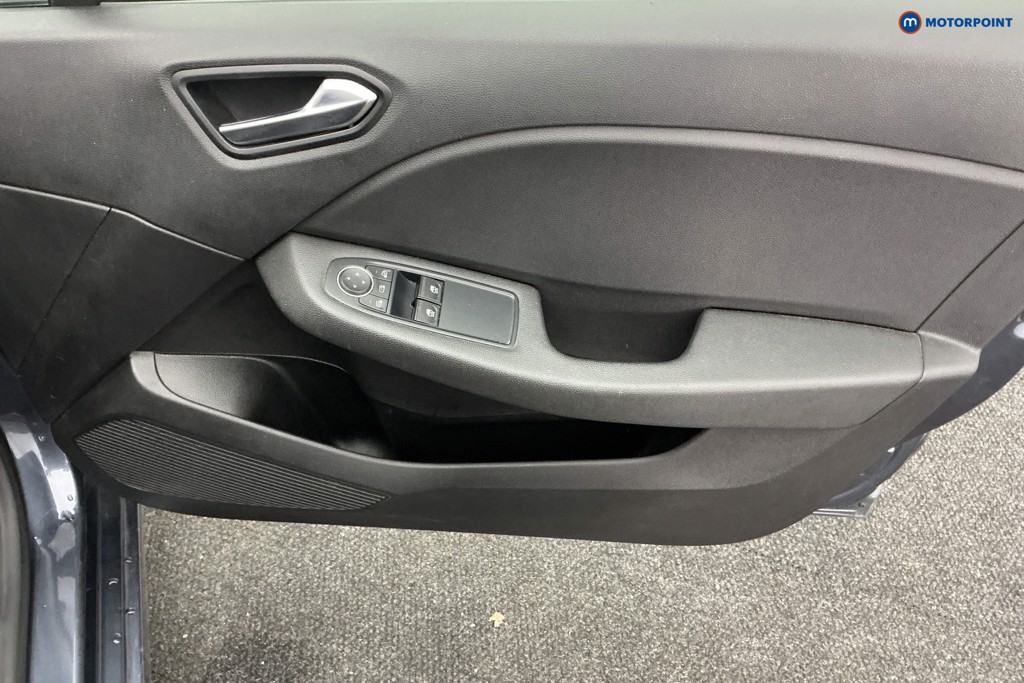 Renault Clio Iconic Manual Petrol Hatchback - Stock Number (1588425) - 18th supplementary image