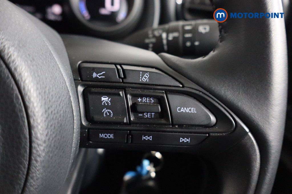 Toyota Yaris Design Automatic Petrol-Electric Hybrid Hatchback - Stock Number (1593273) - 3rd supplementary image