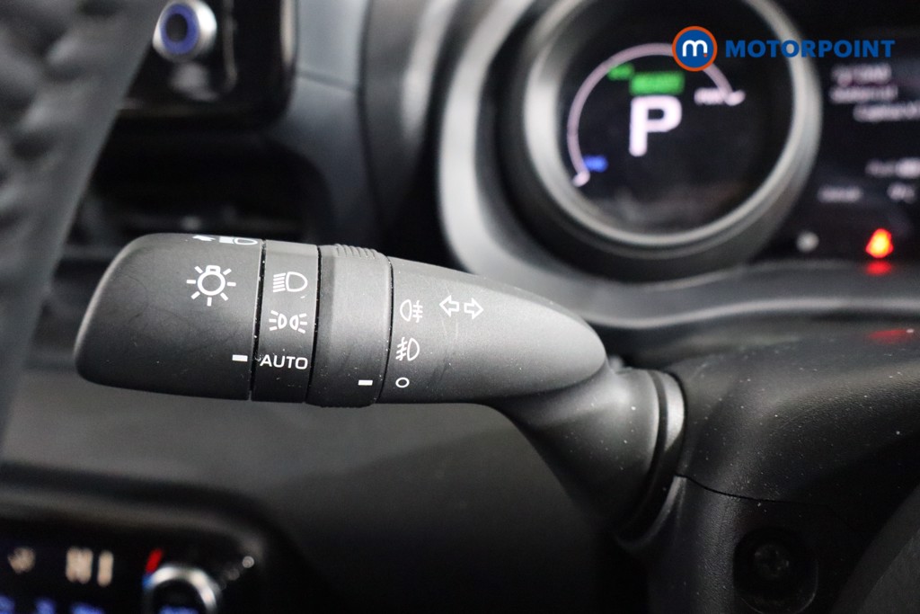 Toyota Yaris Design Automatic Petrol-Electric Hybrid Hatchback - Stock Number (1593273) - 4th supplementary image