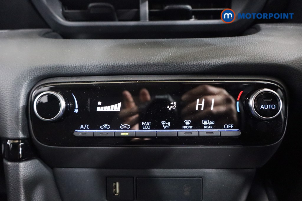 Toyota Yaris Design Automatic Petrol-Electric Hybrid Hatchback - Stock Number (1593273) - 7th supplementary image