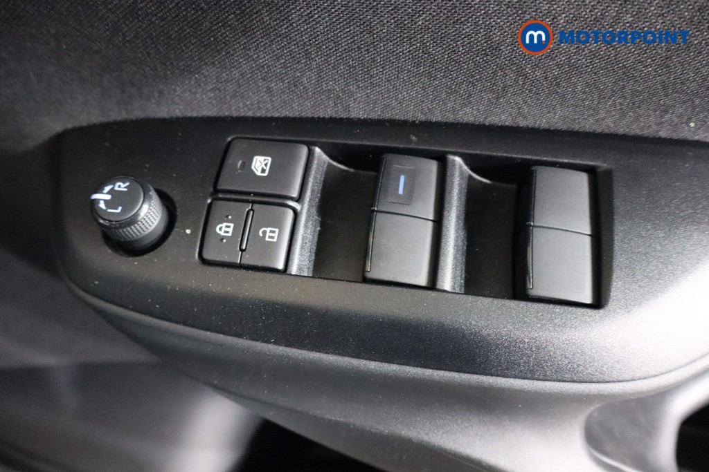 Toyota Yaris Design Automatic Petrol-Electric Hybrid Hatchback - Stock Number (1593273) - 11th supplementary image