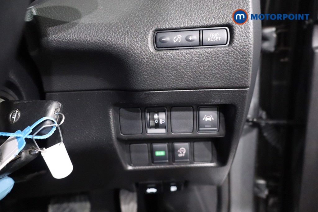 Nissan Qashqai Acenta Premium Automatic Petrol SUV - Stock Number (1594141) - 20th supplementary image