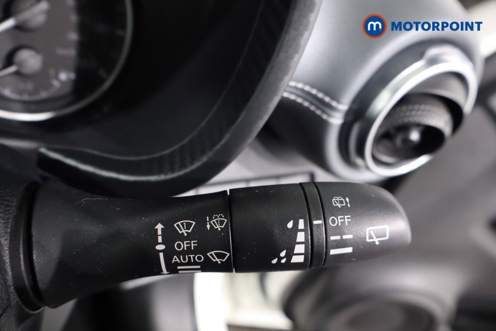 Nissan Juke N-Connecta Automatic Petrol SUV - Stock Number (1594975) - 18th supplementary image