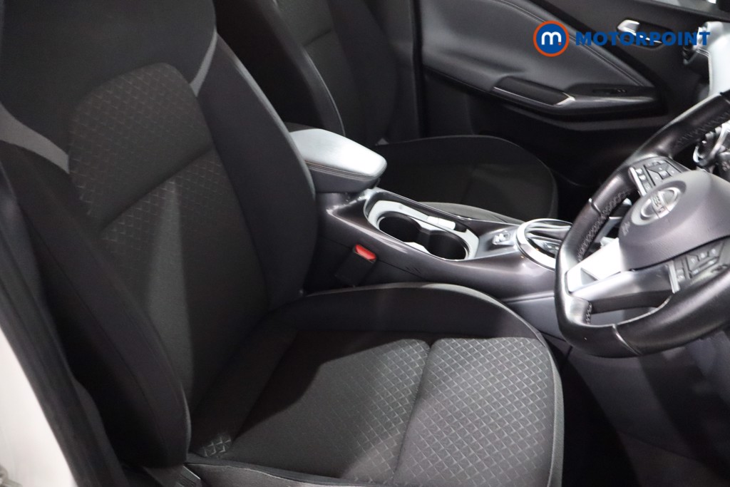 Nissan Juke N-Connecta Automatic Petrol SUV - Stock Number (1594975) - 23rd supplementary image