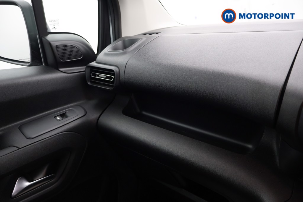 Vauxhall Combo Life Elite Xl Automatic Petrol People Carrier - Stock Number (1595802) - 7th supplementary image