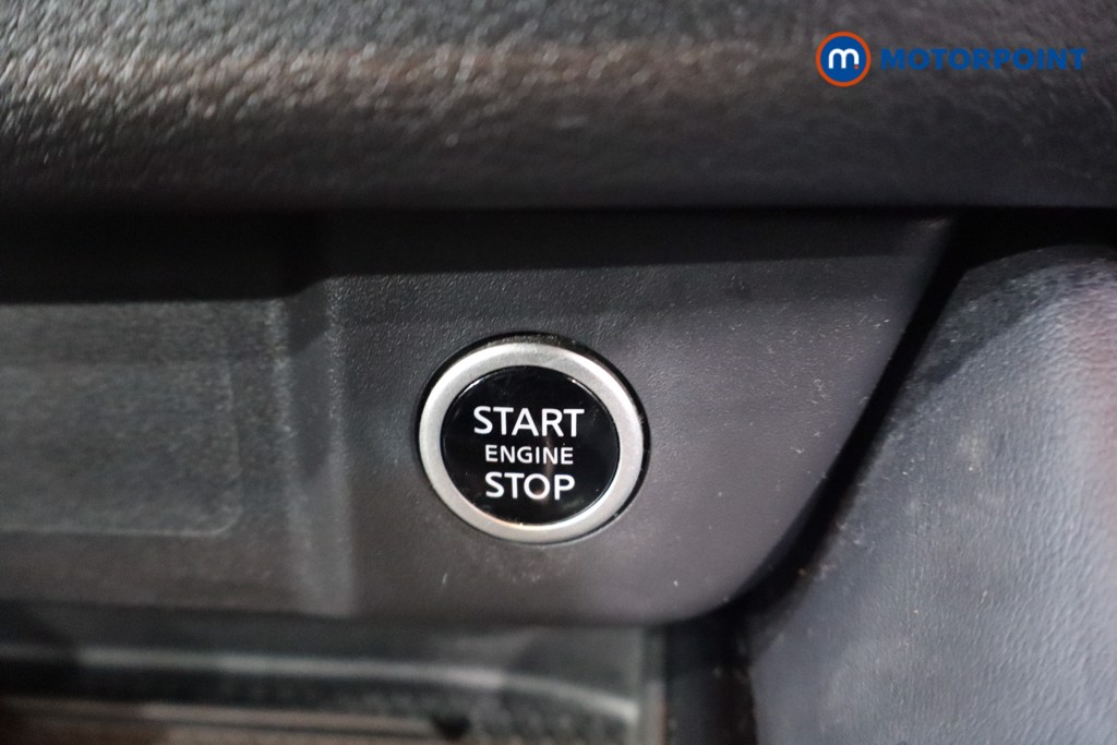 Nissan Qashqai Tekna Manual Petrol SUV - Stock Number (1596433) - 13th supplementary image