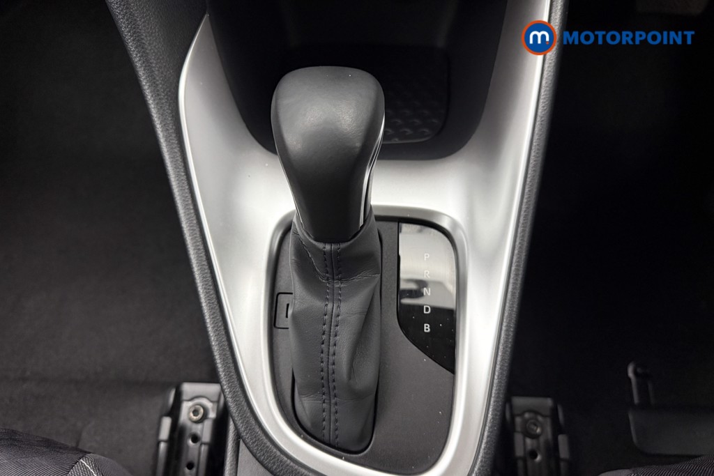 Toyota Yaris Design Automatic Petrol-Electric Hybrid Hatchback - Stock Number (1596510) - 6th supplementary image