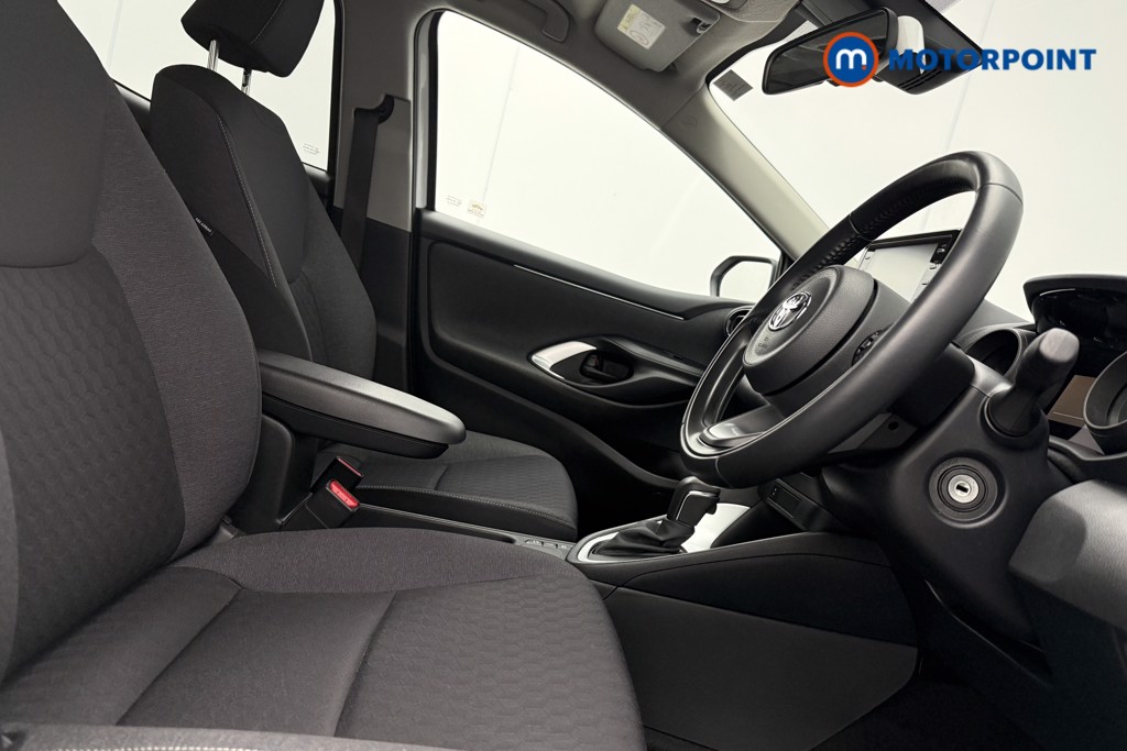 Toyota Yaris Design Automatic Petrol-Electric Hybrid Hatchback - Stock Number (1596510) - 7th supplementary image