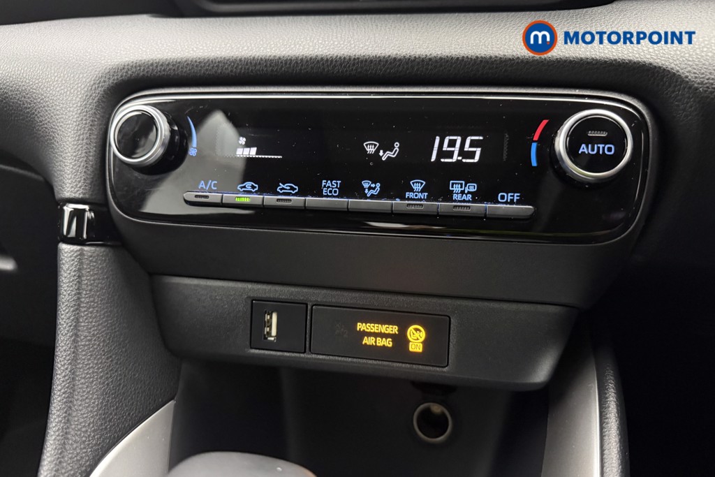 Toyota Yaris Design Automatic Petrol-Electric Hybrid Hatchback - Stock Number (1596510) - 15th supplementary image