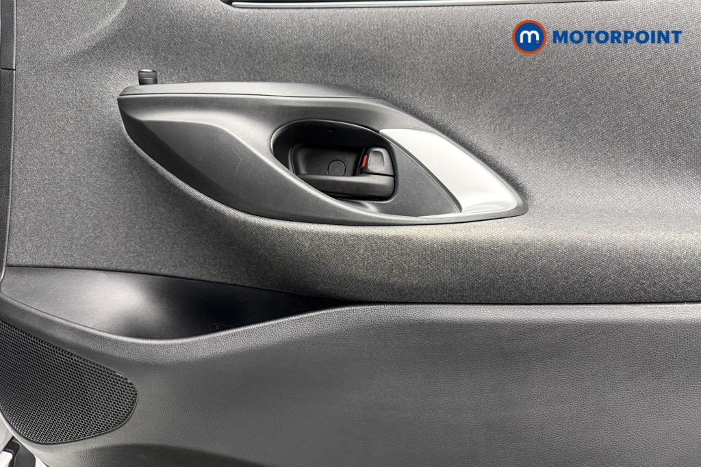 Toyota Yaris Design Automatic Petrol-Electric Hybrid Hatchback - Stock Number (1596510) - 16th supplementary image