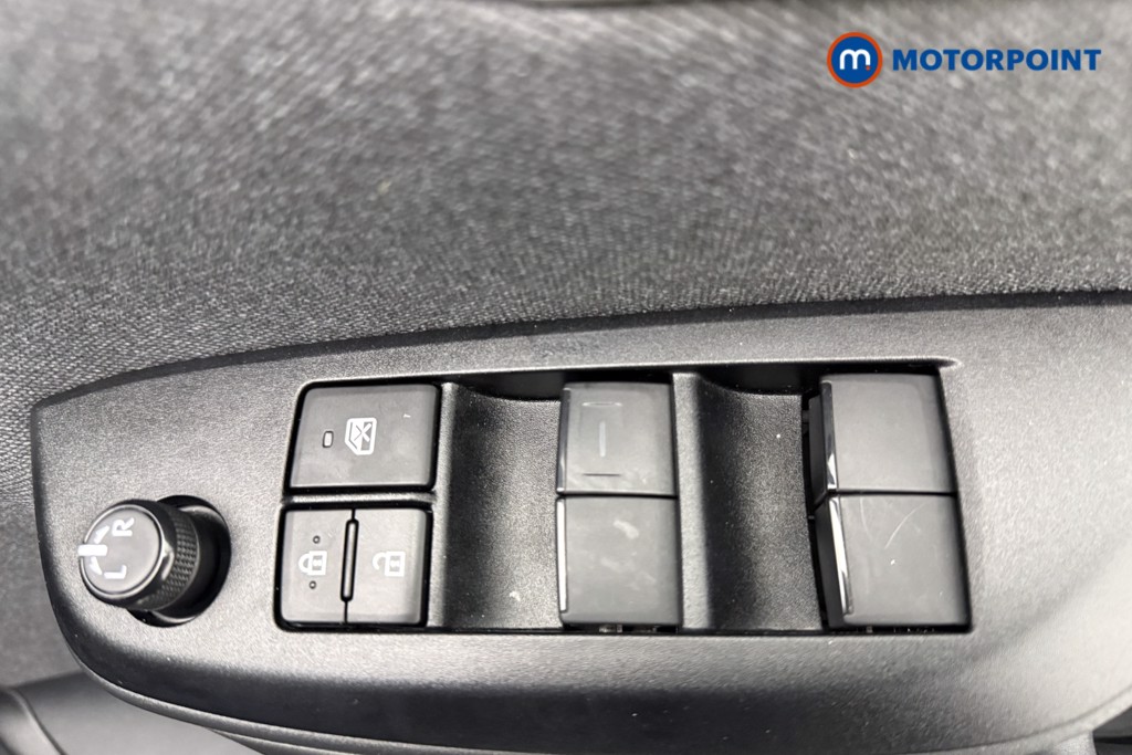 Toyota Yaris Design Automatic Petrol-Electric Hybrid Hatchback - Stock Number (1596510) - 17th supplementary image