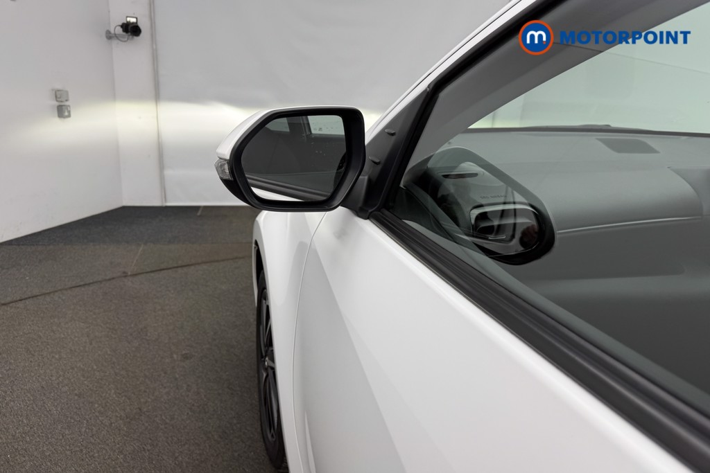 Toyota Yaris Design Automatic Petrol-Electric Hybrid Hatchback - Stock Number (1596510) - 27th supplementary image