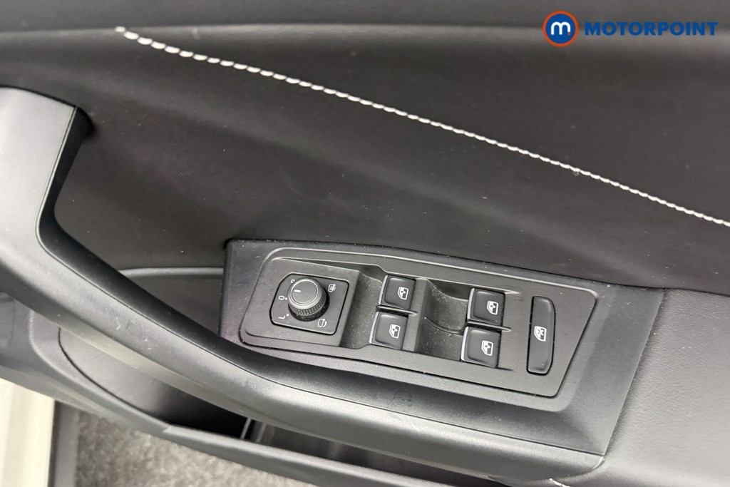 Volkswagen T-Roc R-Line Automatic Petrol SUV - Stock Number (1596749) - 11th supplementary image