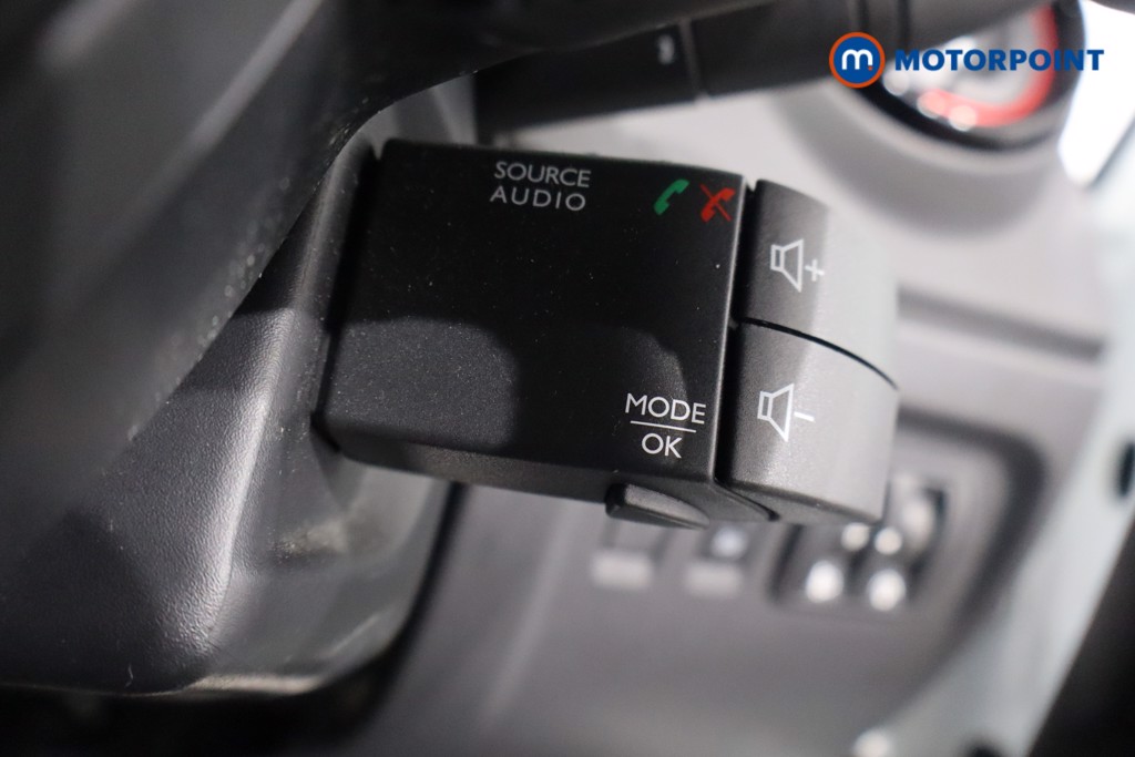 Renault Captur S Edition Manual Petrol SUV - Stock Number (1597432) - 18th supplementary image