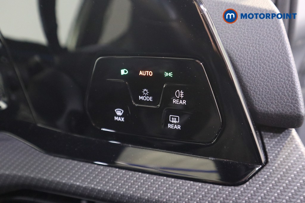 Volkswagen Golf R-Line Automatic Petrol Hatchback - Stock Number (1597445) - 10th supplementary image
