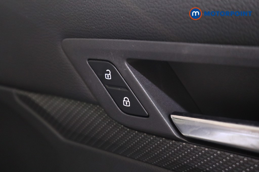 Volkswagen Golf R-Line Automatic Petrol Hatchback - Stock Number (1597445) - 11th supplementary image