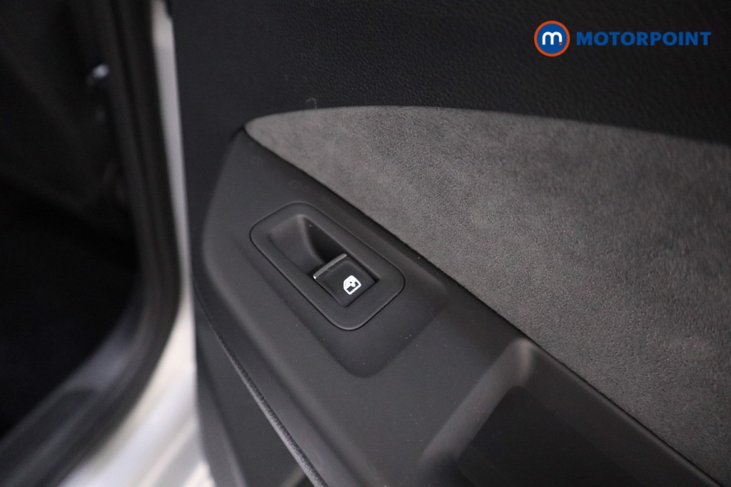 Volkswagen Golf R-Line Automatic Petrol Hatchback - Stock Number (1597445) - 17th supplementary image