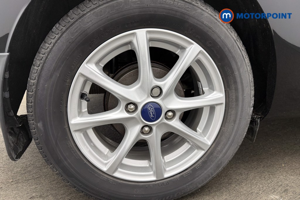 Ford Fiesta Zetec Manual Petrol Hatchback - Stock Number (1597455) - 9th supplementary image