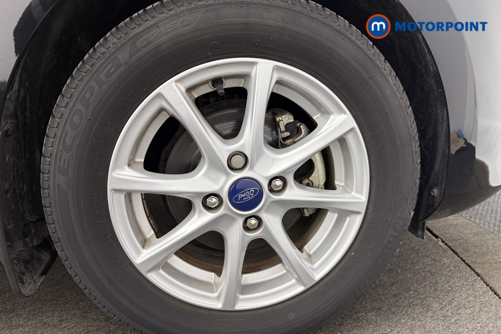 Ford Fiesta Zetec Manual Petrol Hatchback - Stock Number (1597455) - 10th supplementary image