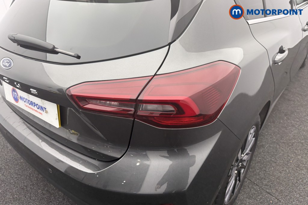 Ford Focus Titanium X Manual Petrol Hatchback - Stock Number (1597652) - 5th supplementary image