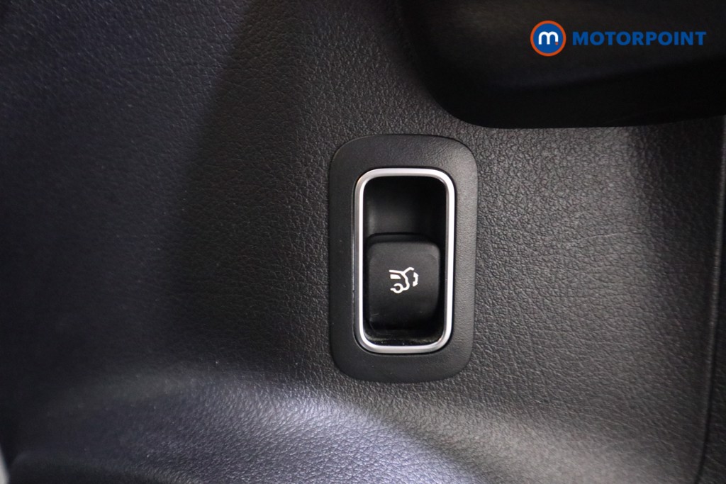 Mercedes-Benz GLB Amg Line Automatic Petrol SUV - Stock Number (1597848) - 11th supplementary image